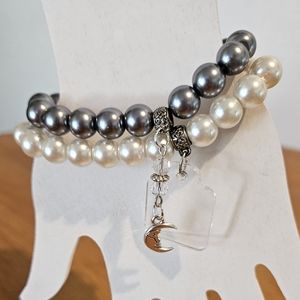 NWT'S- COWGIRL CONFETTI - White/Gray Beaded Bracelet Set with Bangles